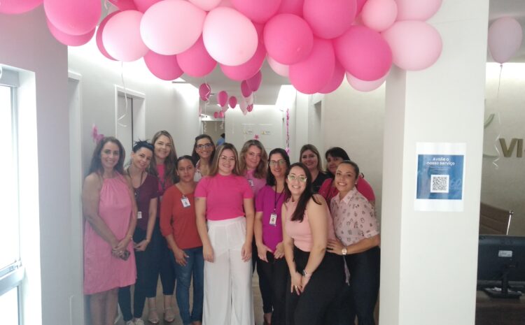  SANTA CASA DECORA CORREDORES DE ROSA E FAZ PALESTRA PARA ALERTAR SOBRE CÂNCER DE MAMA