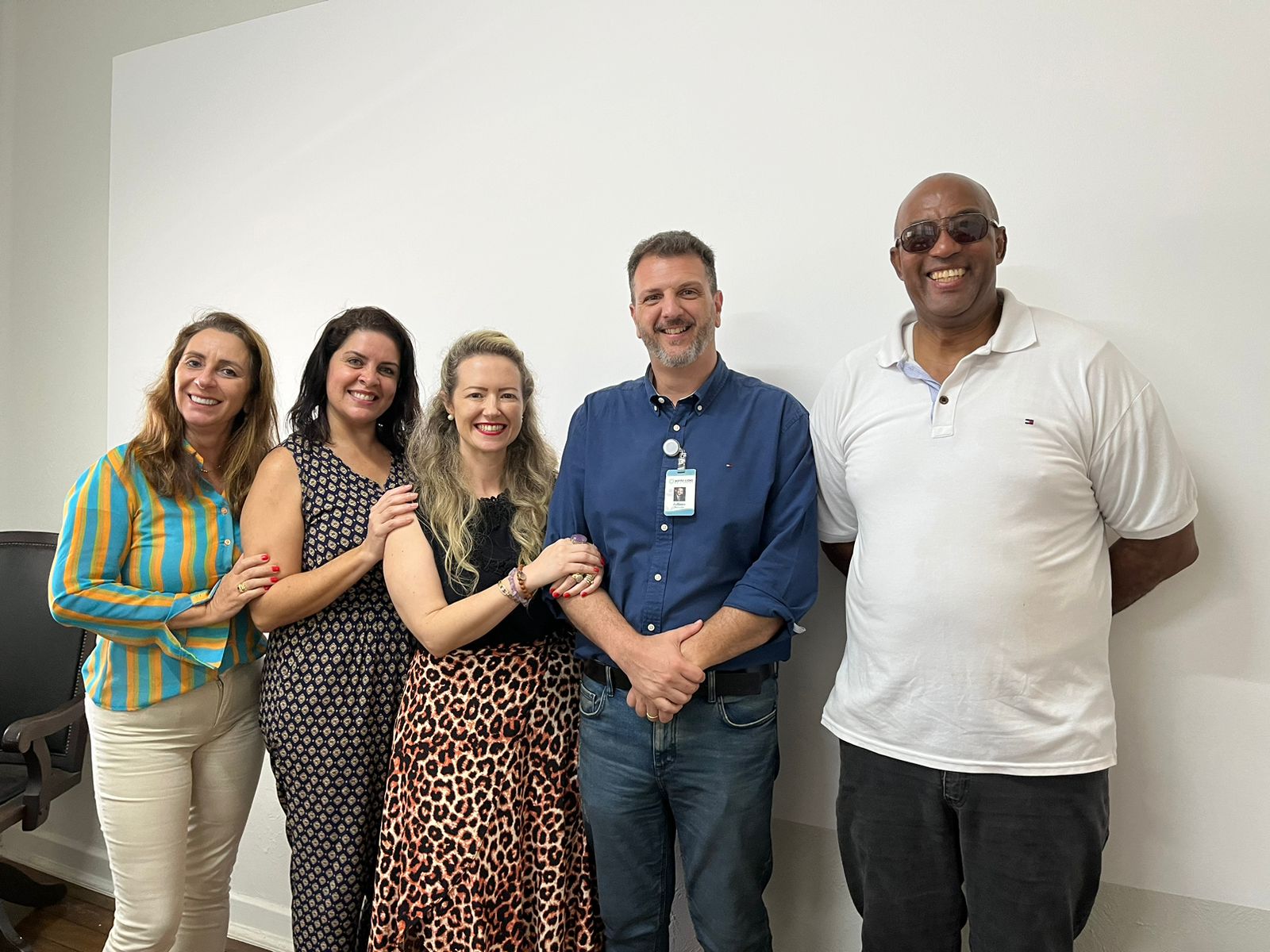  MAZINHO E FABIANA NASCIMENTO VISITAM SANTA CASA E OFERECEM APOIO