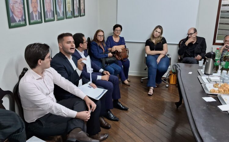  PROVEDOR APRESENTA BALANÇO DE GESTÃO PARA MESA DIRETORA DA SANTA CASA DE VINHEDO