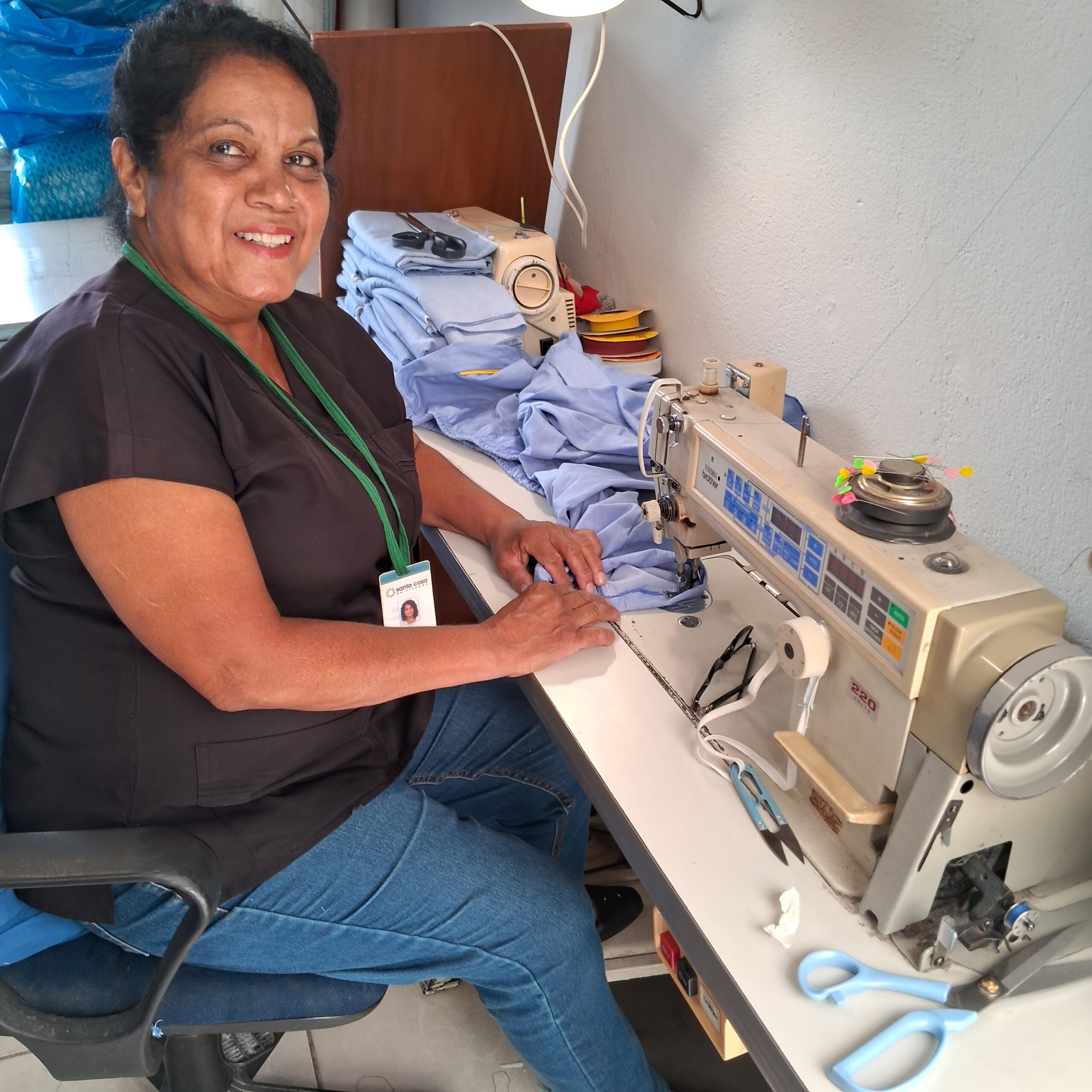  MARIA COMPLETA 8 ANOS CONFECCIONANDO UNIFORMES E ENXOVAIS DA SANTA CASA DE VINHEDO