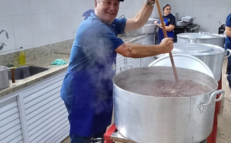  FEIJOADA SOLIDÁRIA REÚNE MAIS DE 600 PESSOAS PARA REFORMA DA COZINHA DA SANTA CASA