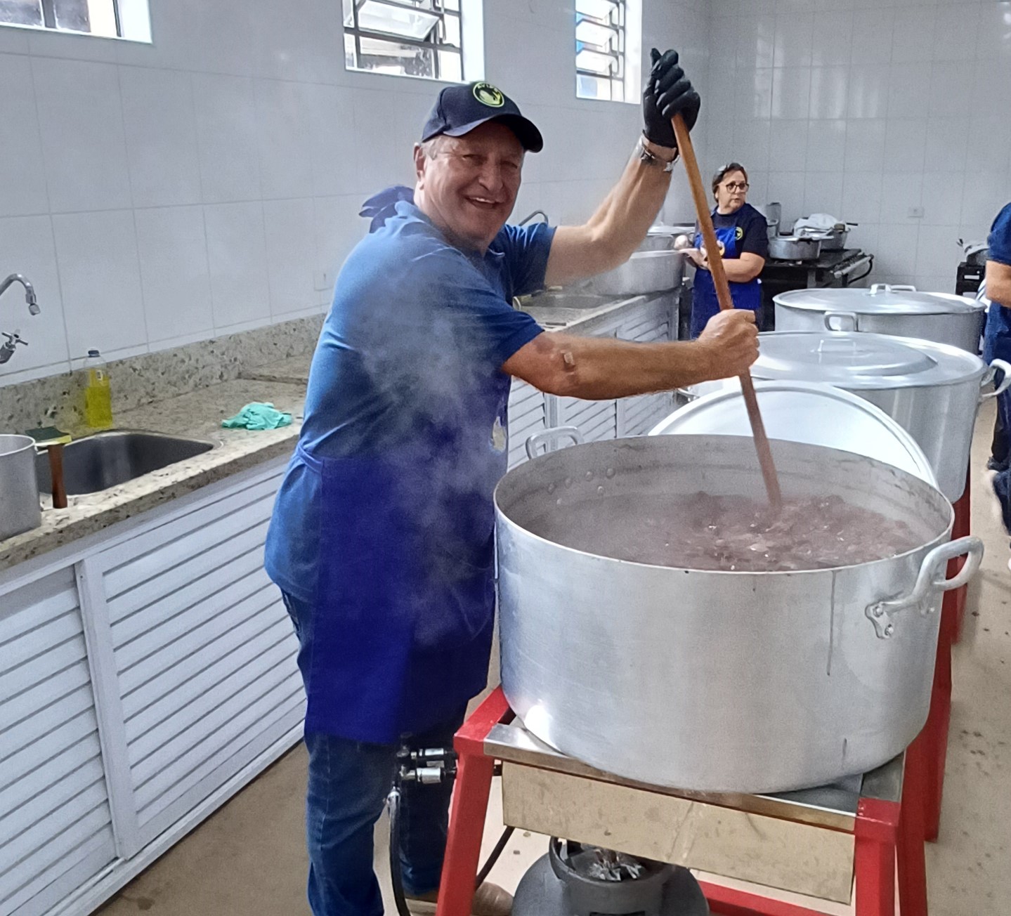  FEIJOADA SOLIDÁRIA REÚNE MAIS DE 600 PESSOAS PARA REFORMA DA COZINHA DA SANTA CASA