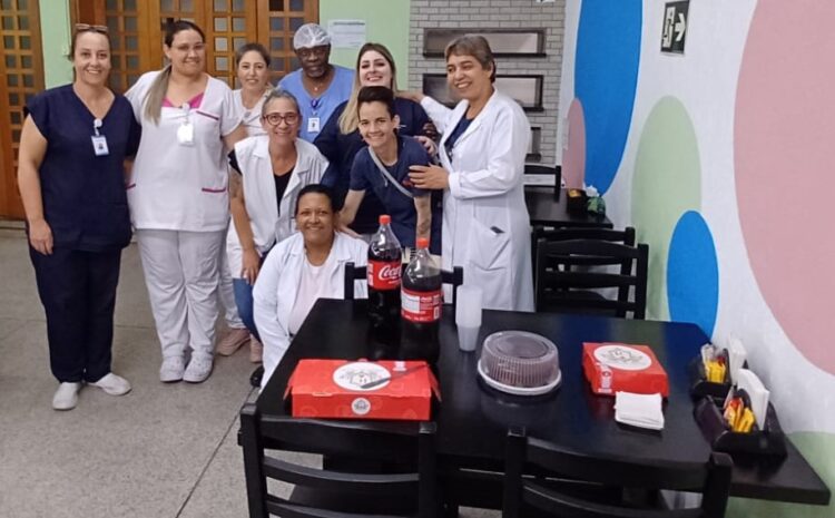  PACIENTE DA SANTA CASA AGRADECE COM BOLO E SALGADOS ATENDIMENTO CARINHOSO DA EQUIPE MÉDICA