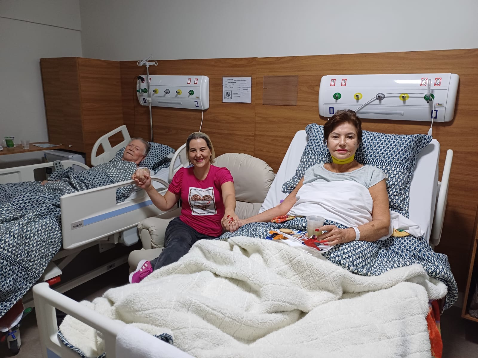  CASADOS HÁ 61 ANOS, CACILDA E ELOY SE RECUPERAM NO MESMO QUARTO DA SANTA CASA