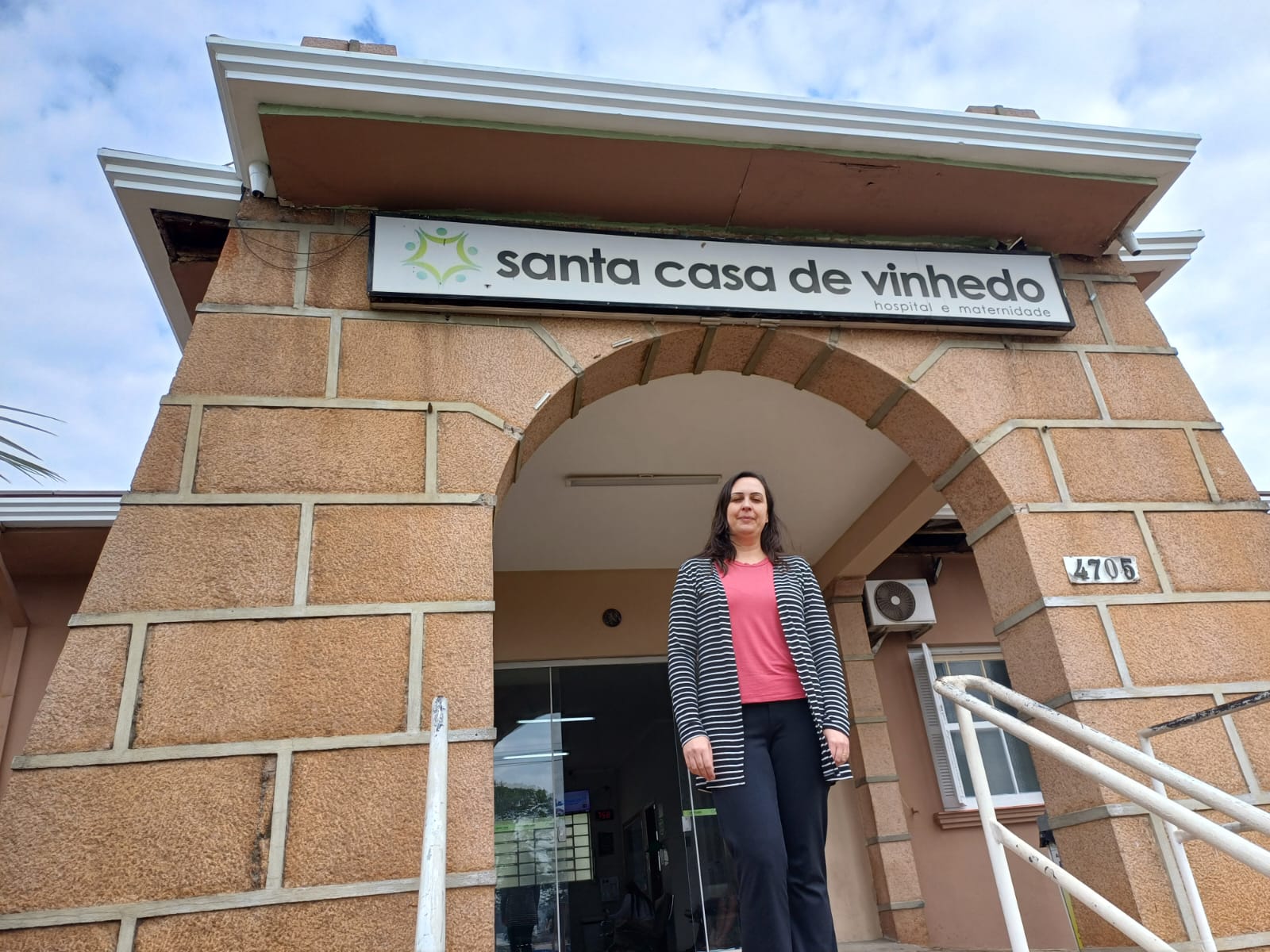  ‘PRATAS DA SANTA CASA’: JULIANA VALORIZA ATENDIMENTO DO ‘HOSPITAL REFERÊNCIA NA REGIÃO’