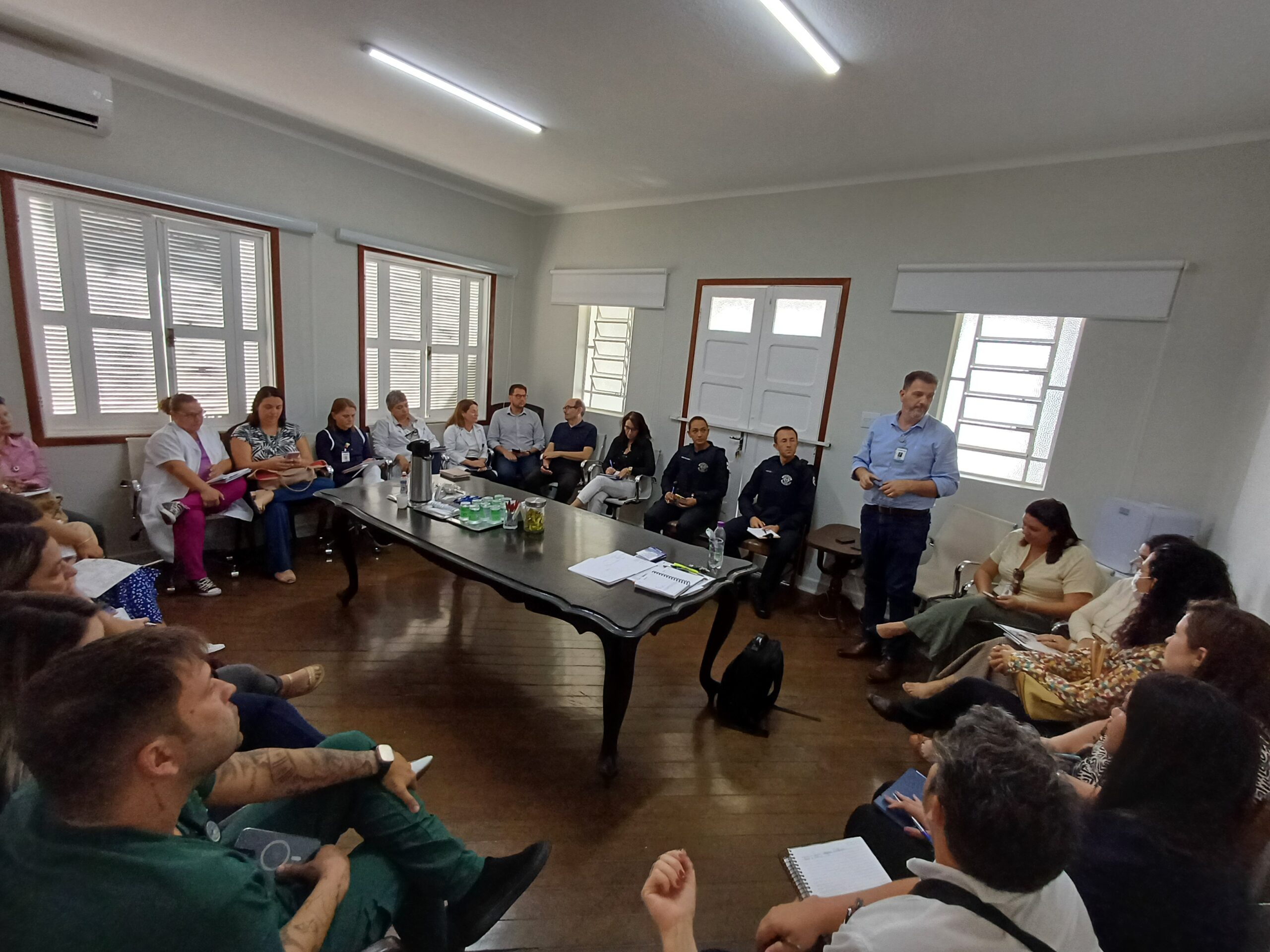  REUNIÃO NA SANTA CASA DISCUTE PROTOCOLOS DE ATENDIMENTO A VÍTIMAS DE VIOLÊNCIA