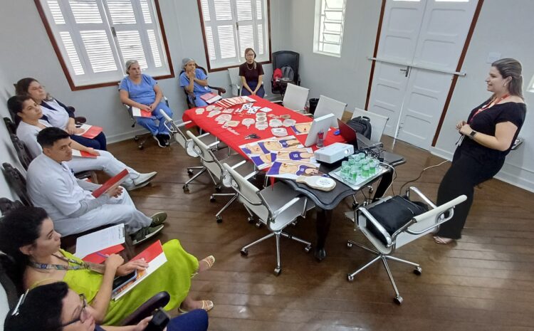  ENFERMEIROS DA SANTA CASA PARTICIPAM DE TREINAMENTO SOBRE CUIDADOS COM PACIENTES OSTOMIZADOS