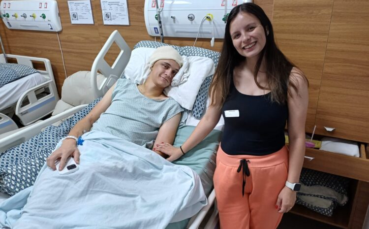  JOVEM DE 23 ANOS E ESPOSA ELOGIAM EQUIPE DE NEUROLOGIA DA SANTA CASA: ‘É A MELHOR DO ESTADO DE SP’