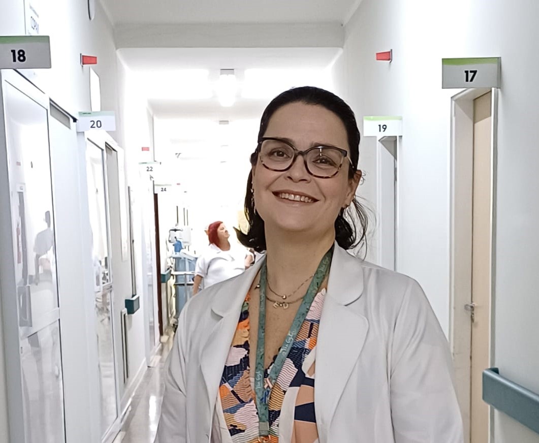  DRA. JULIANA, CIRURGIÃ VASCULAR DA SANTA CASA, ALERTA PARA RISCOS DA TROMBOSE E DÁ DICAS DE PREVENÇÃO