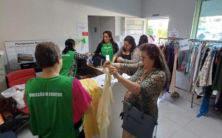  SANTA CASA PROMOVE BAZAR BENEFICENTE COM ROUPAS, ACESSÓRIOS E JALECOS BRANCOS A PREÇOS ESPECIAIS