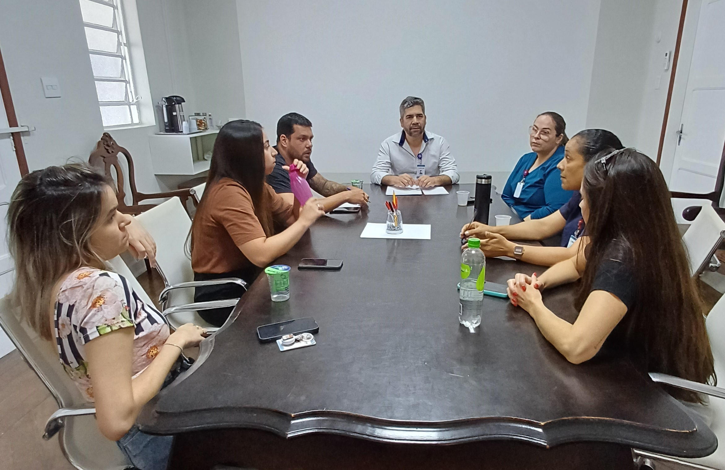  REUNIÃO NA SANTA CASA DE VINHEDO ALINHA LOGÍSTICA DE MEDICAMENTOS E DISCUTE A NORMA NR-32