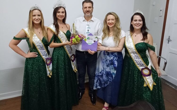  RAINHA E PRINCESAS DA FESTA DA UVA DE VINHEDO VISITAM A SANTA CASA