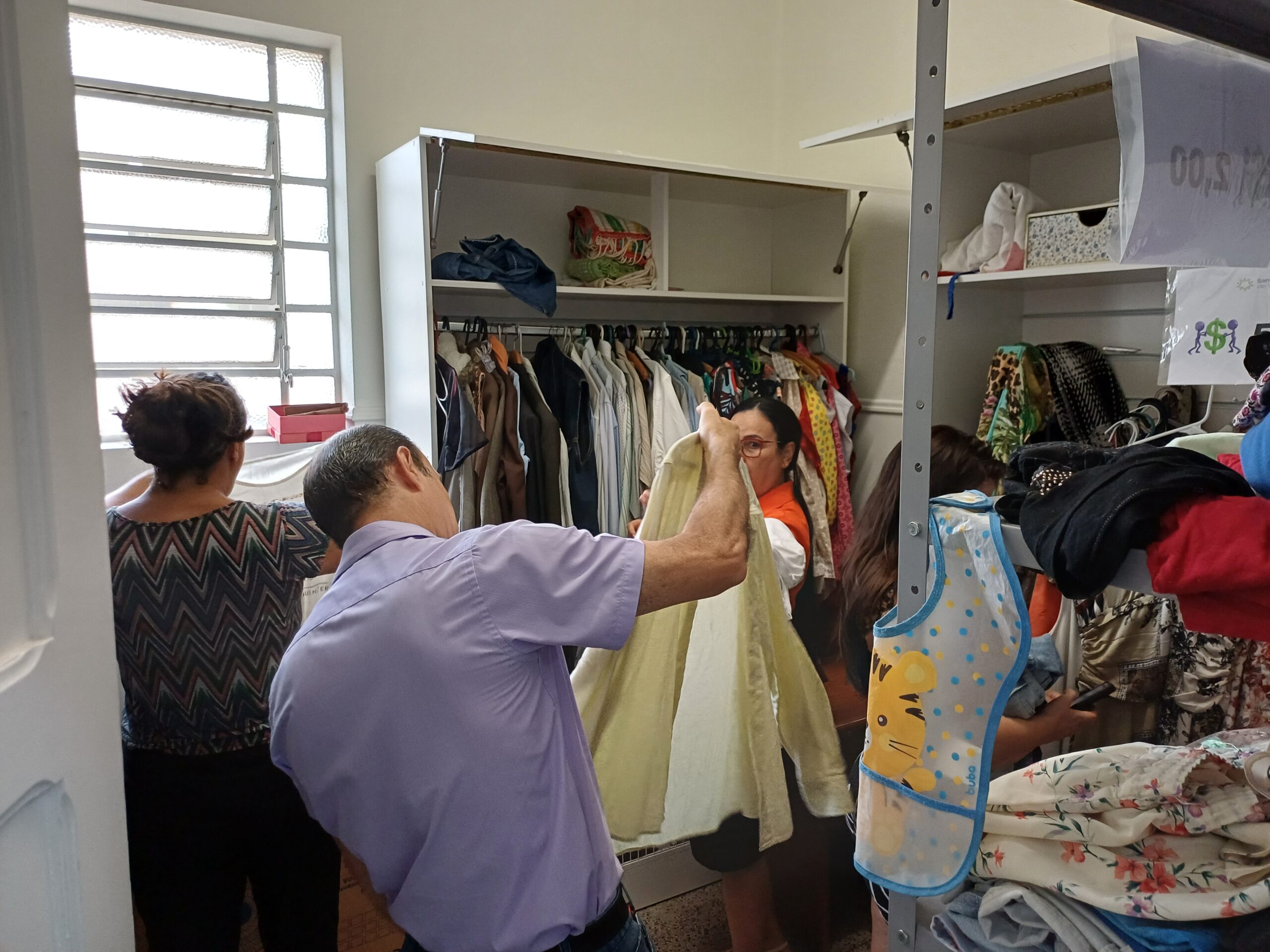  SANTA CASA FAZ AMANHÃ SEU 1º BAZAR BENEFICENTE DO ANO, COM ROUPAS, JALECOS E ACESSÓRIOS A PREÇOS ESPECIAIS