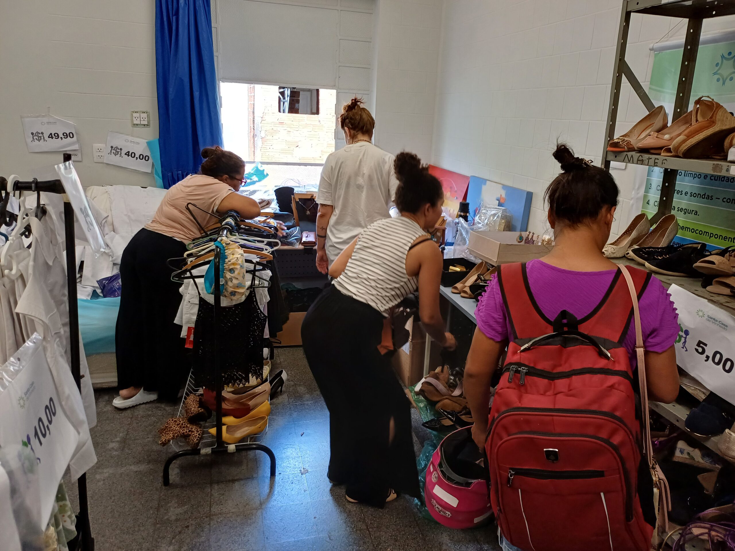  SANTA CASA REALIZA AMANHÃ MAIS UM BAZAR BENEFICENTE, COM ROUPAS E ACESSÓRIOS A PREÇOS PROMOCIONAIS