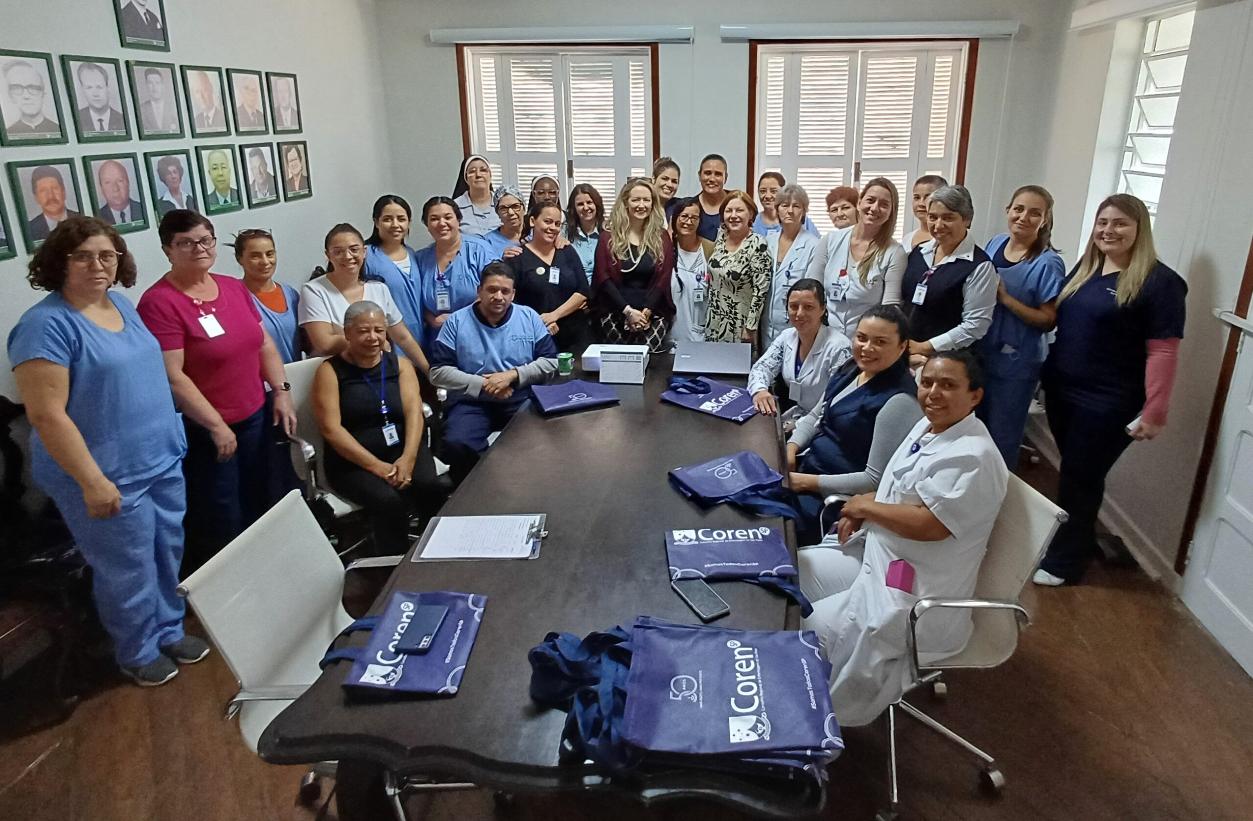  SEMANA DA SAÚDE: CONSELHEIRA DO COREN SP FAZ PALESTRA A COLABORADORES DA SANTA CASA