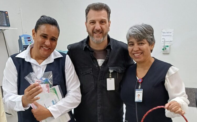  COLABORADORAS DA SANTA CASA GANHAM ‘MIMO FLORIDO’ PARA MARCAR O DIA DAS MÃES